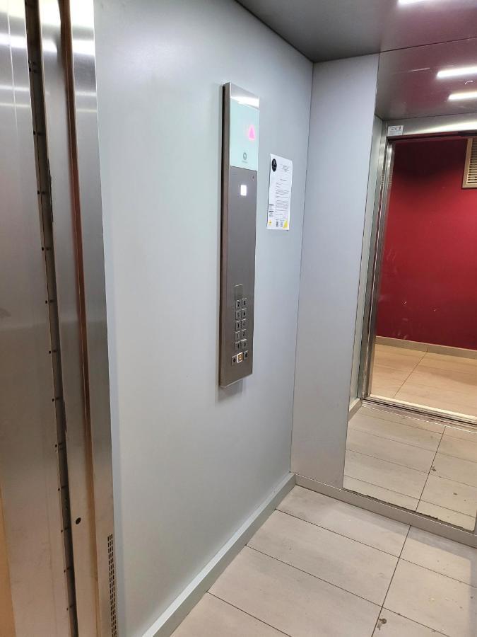 III Appart 2 Pieces, Neuf 200 M De Gare Parking Netflix Evry Courcouronnes エクステリア 写真